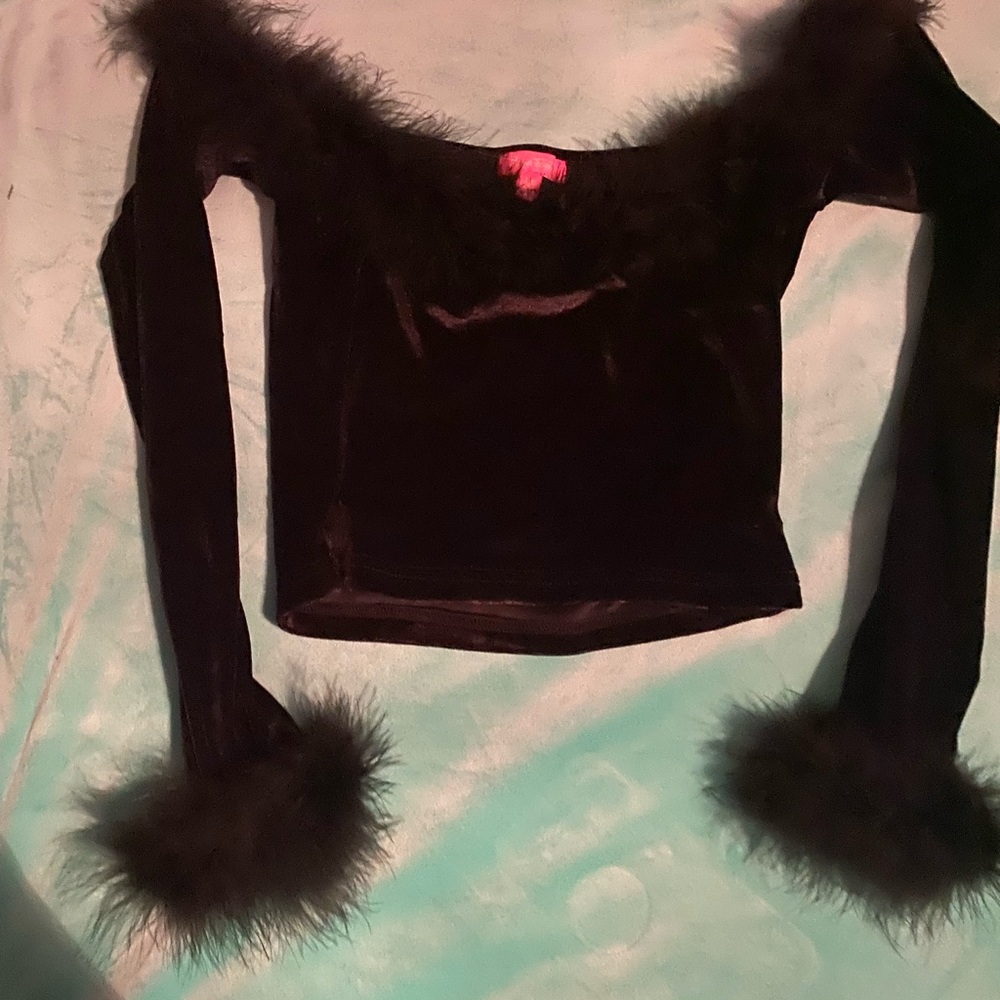 Black sugar thrillz velvet and feather crop top. Size medium. Stretches.